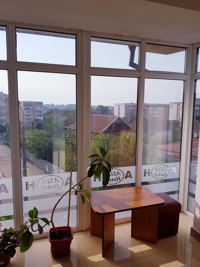 Asia Hotel Târgu Jiu Екстериор снимка